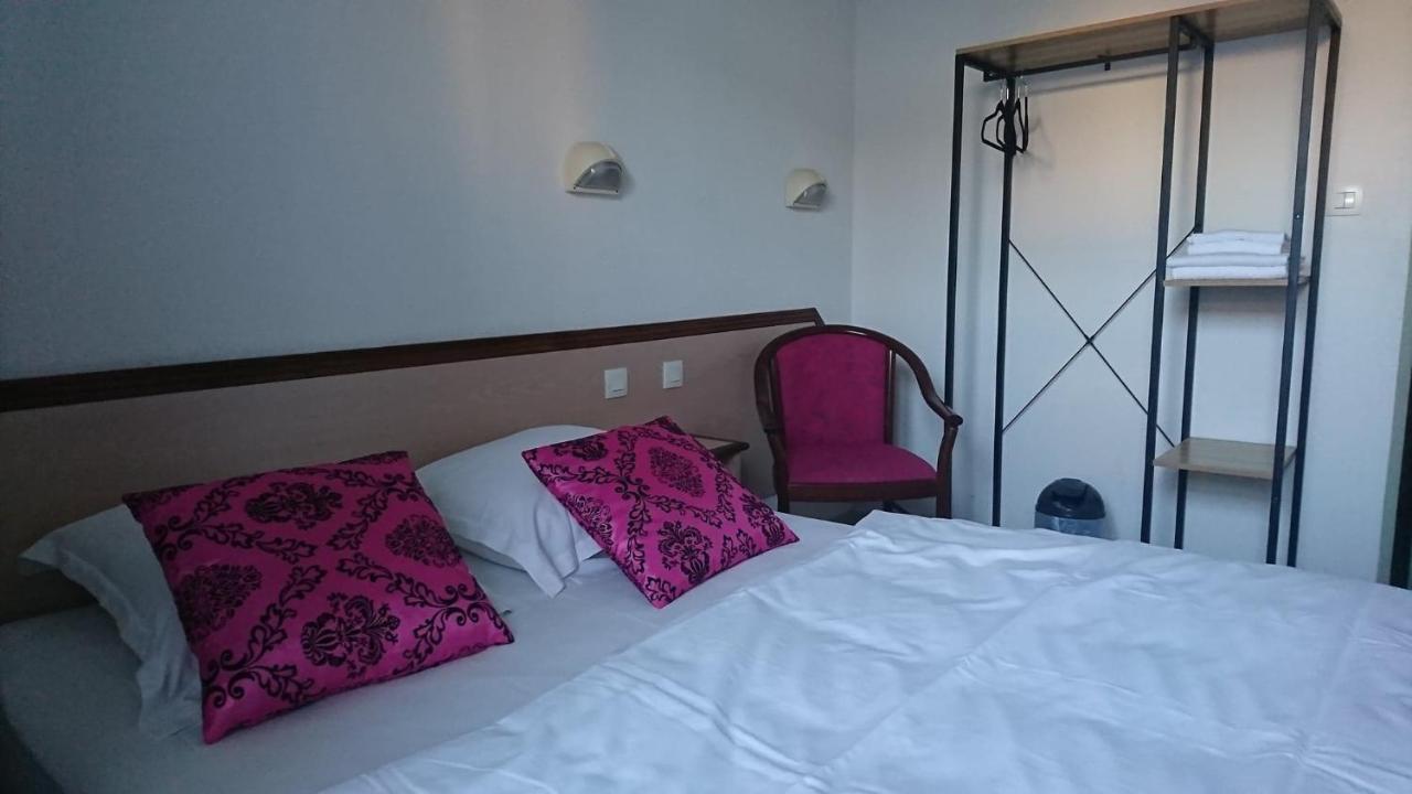 Hotel Les Deux Porches Verrieres  外观 照片