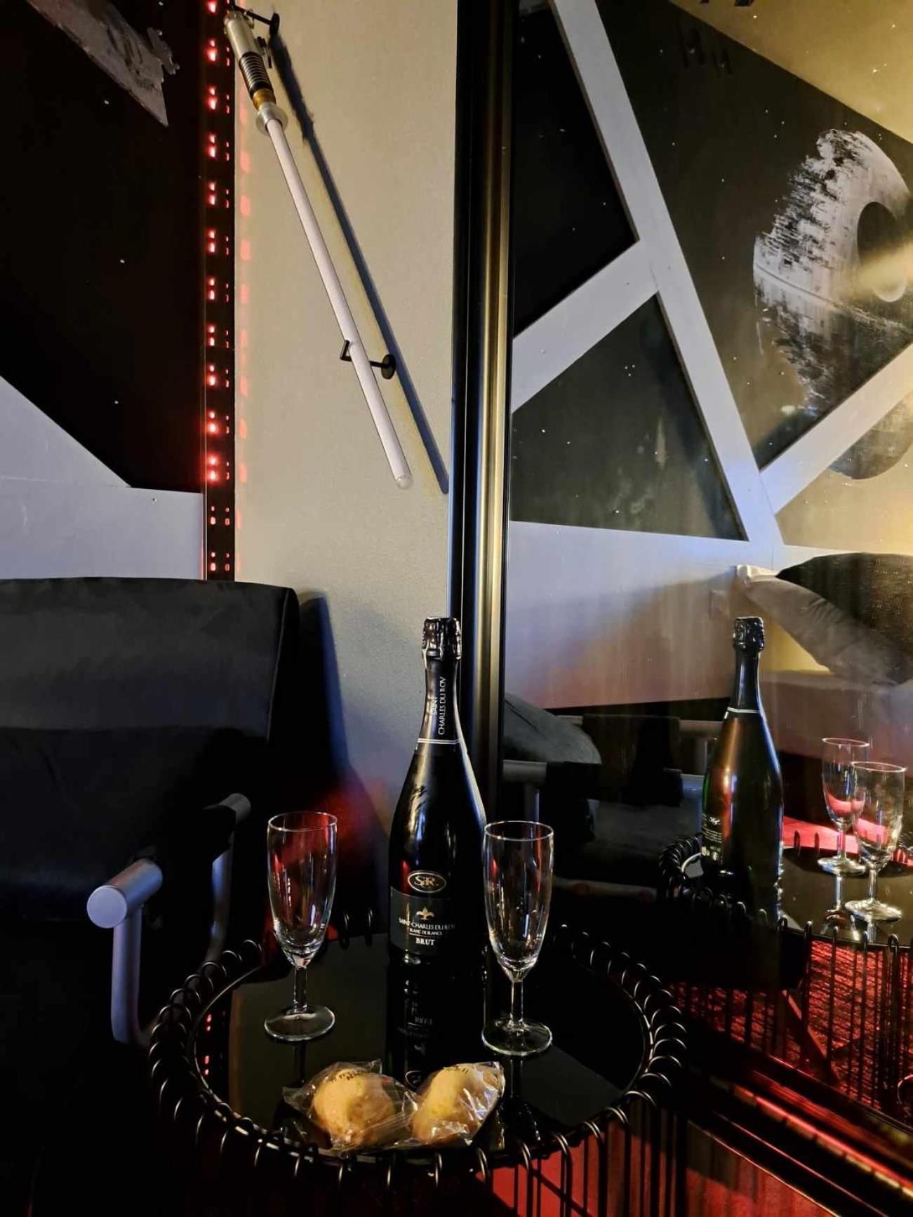 Hotel Les Deux Porches Verrieres  外观 照片
