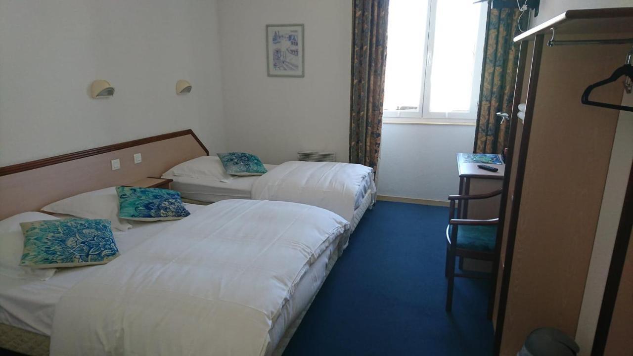 Hotel Les Deux Porches Verrieres  外观 照片